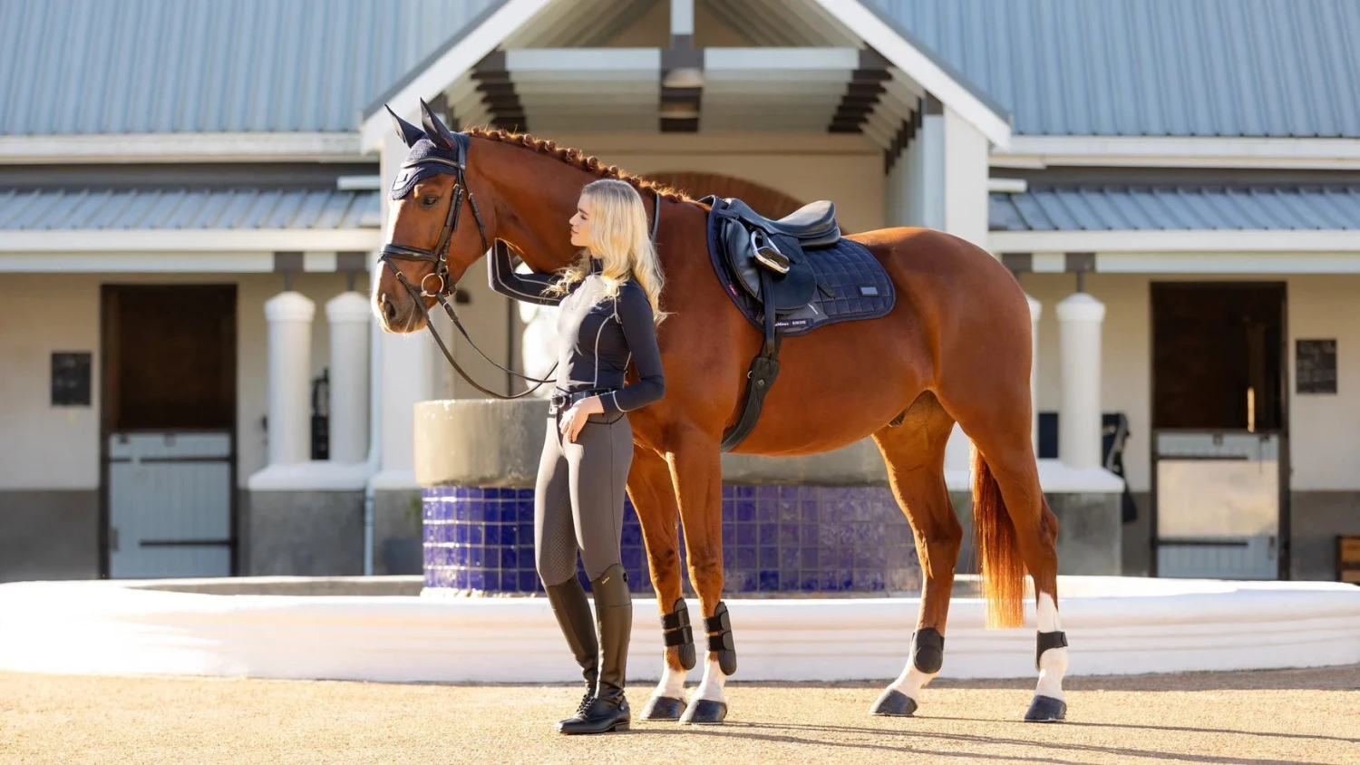 LeMieux RHONE Jumping Saddle Pad - VINTAGE NAVY - Image 3